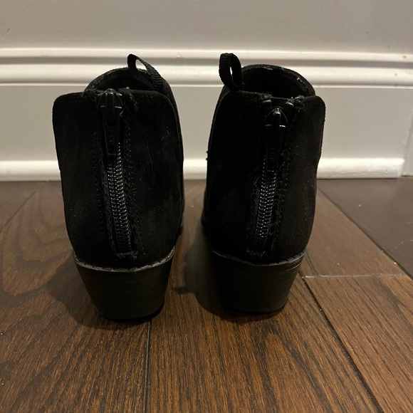 Old Navy Girls Suede Ankle Bootie - Size 1 - Picture 4 of 4